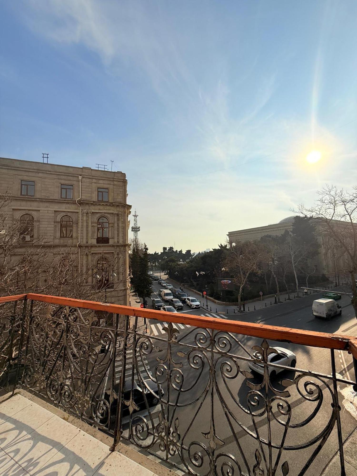 Alara Inn Hostel & Hotel Баку Екстериор снимка