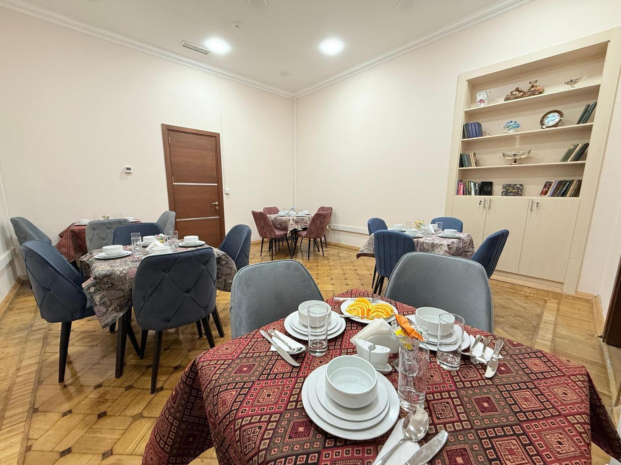 Alara Inn Hostel & Hotel Баку Екстериор снимка